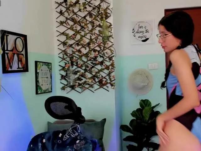 Alexa-Daddario — Treat me like the queen I am and make me reach a good orgasm.