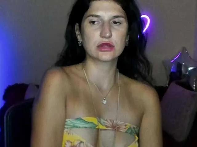 AliannaSoloKisses on BongaCams