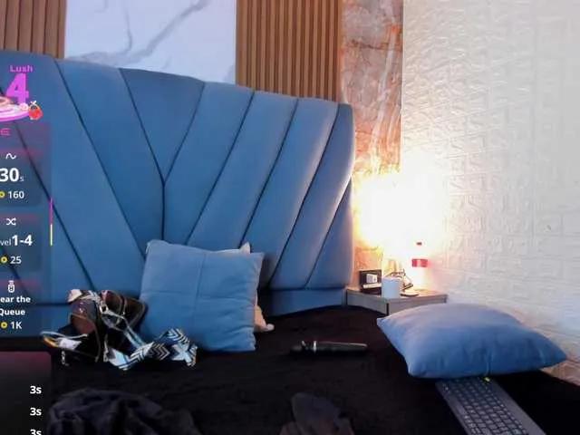 angel-red on BongaCams