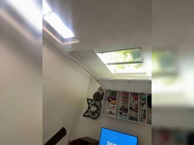 APRILHILL — I love sociable people with a good sense of humor.