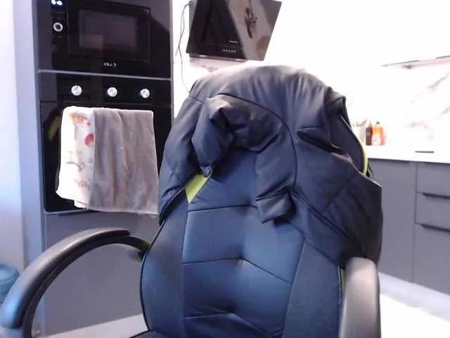 blondalina on BongaCams