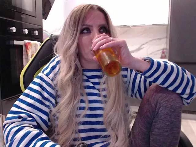 blondalina on BongaCams