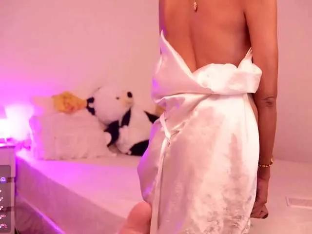 Cutieass69 on BongaCams