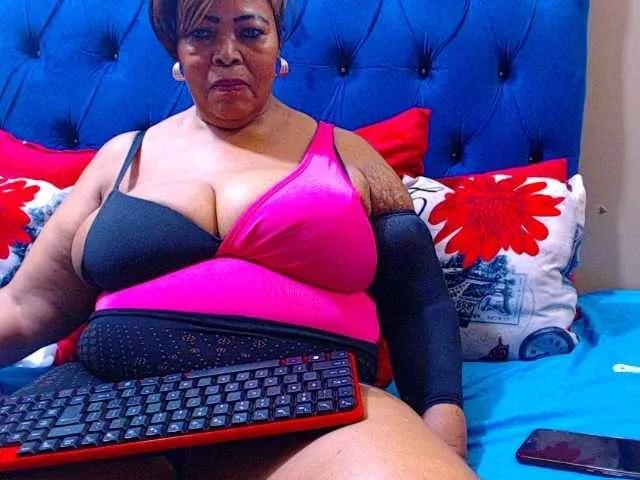 Ebonycandy10 on BongaCams