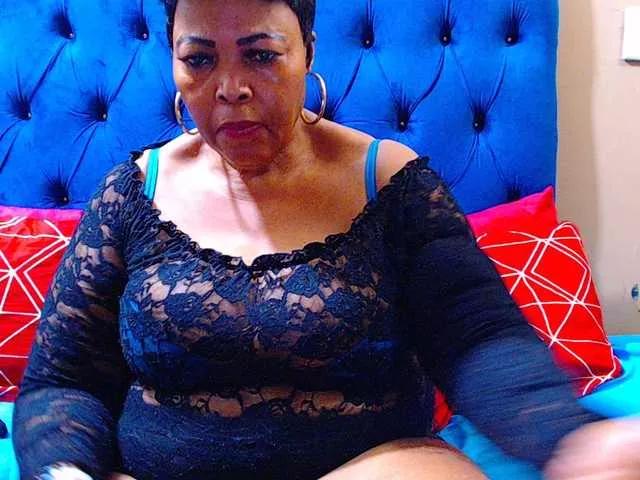 Ebonycandy10 on BongaCams