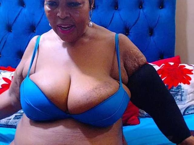 Ebonycandy10 on BongaCams