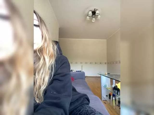 Emmalove13 on BongaCams