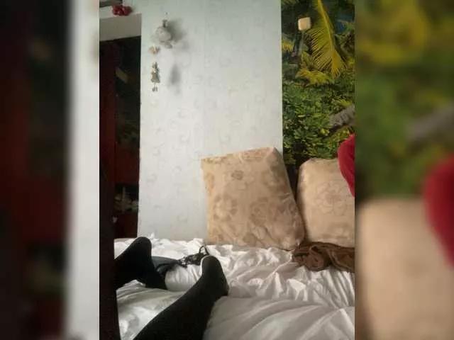 Emmalove13 on BongaCams