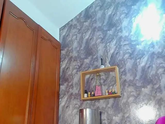 Freechat EMMAPARIS on BongaCams