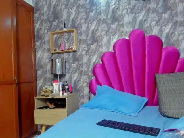 Freechat EMMAPARIS on BongaCams