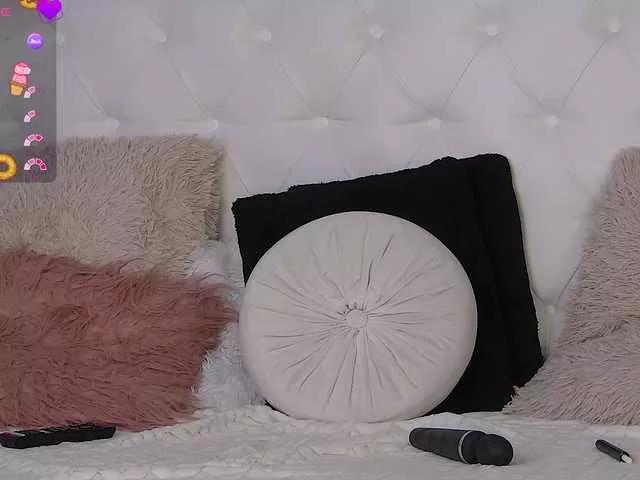 EmmaWills on BongaCams