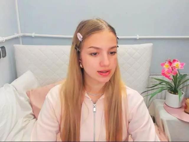 EvetteBody on BongaCams