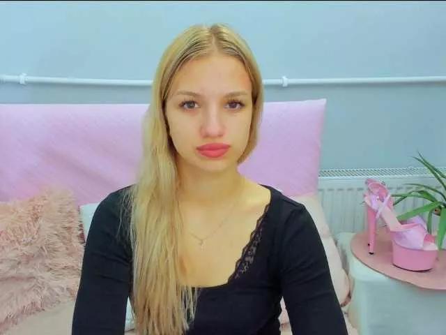 EvetteBody on BongaCams