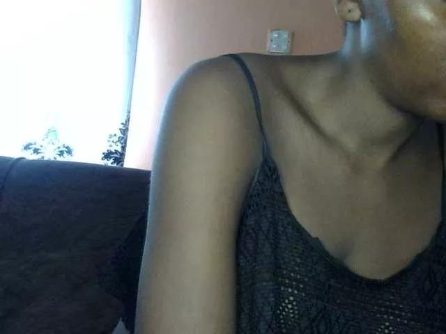 Freechat Gladwell on BongaCams