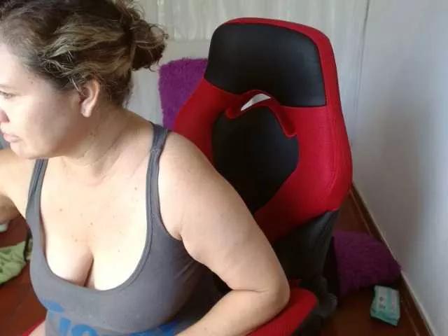 helenca1980 on BongaCams
