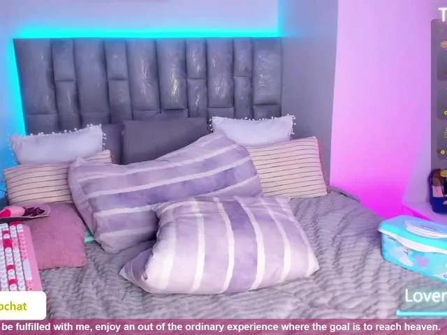 HollyTegan on BongaCams