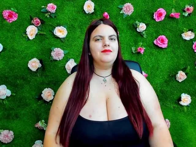 HugeTittiess on BongaCams