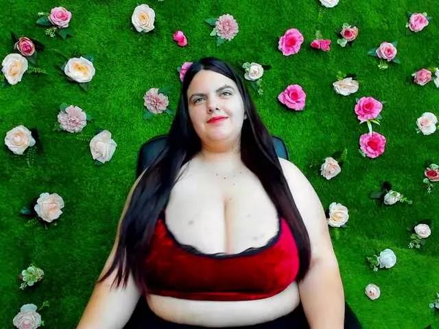 HugeTittiess on BongaCams