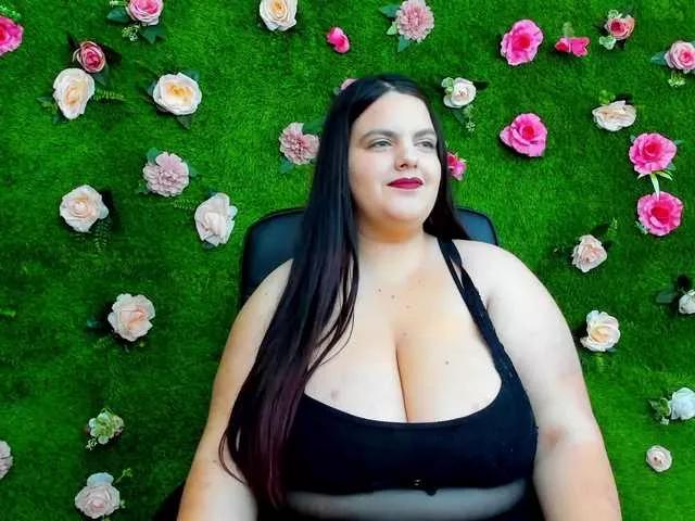 HugeTittiess on BongaCams