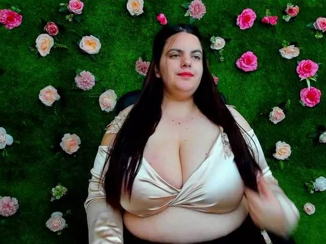 HugeTittiess on BongaCams