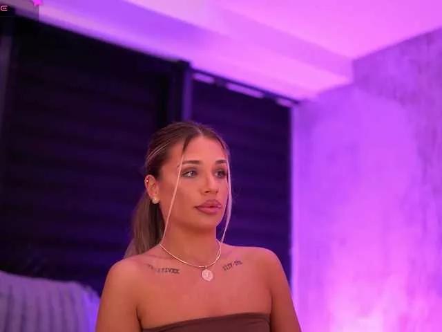 IvyRowa on BongaCams