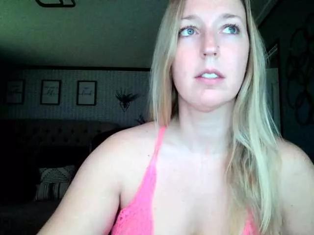 lucyallen4201 on BongaCams