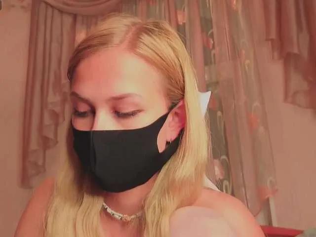 Meeeeow on BongaCams