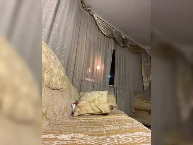 Meeeeow on BongaCams