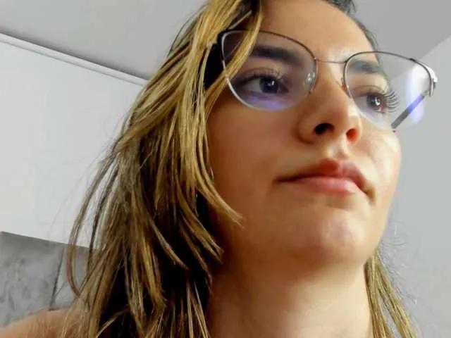 miah-baby on BongaCams