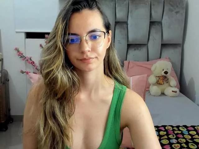 miah-baby on BongaCams