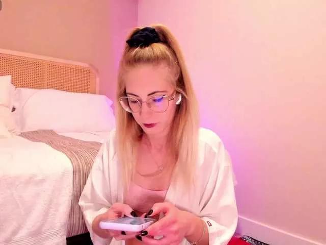 Freechat Nikki-Gia on BongaCams