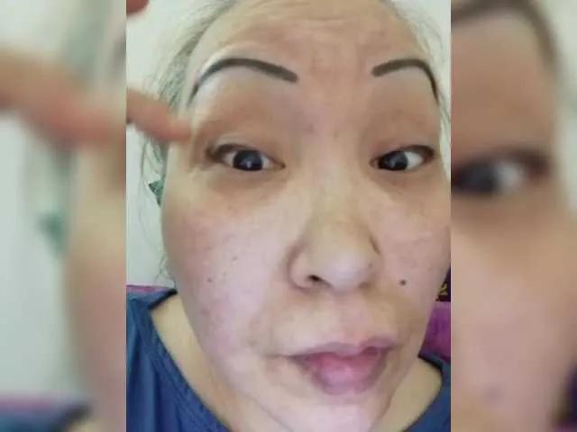 Qweentis on BongaCams