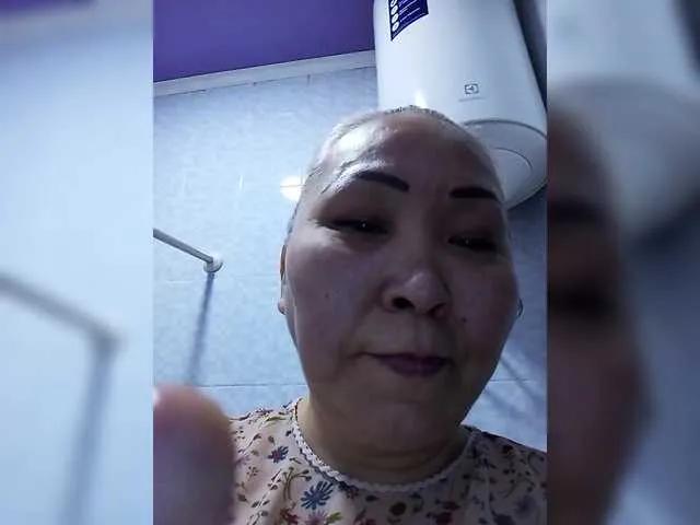 Qweentis on BongaCams