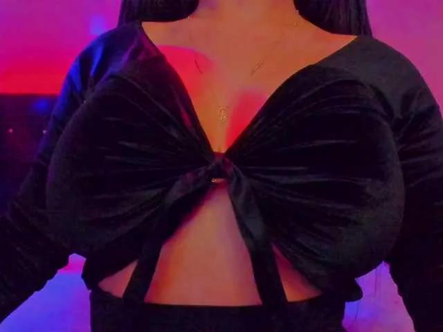 Freechat SashaBlue on BongaCams