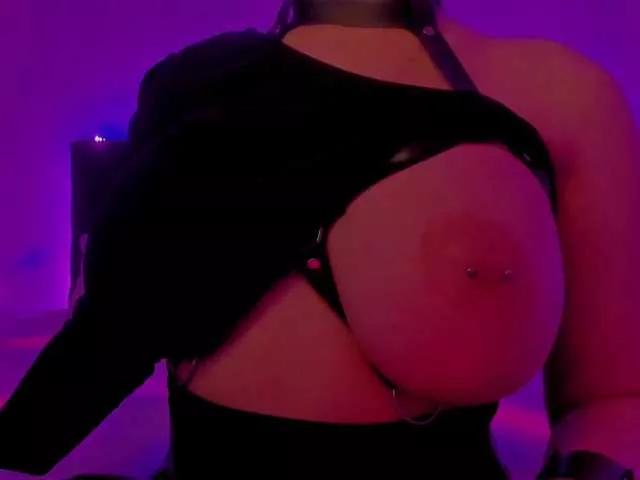 Freechat SashaBlue on BongaCams