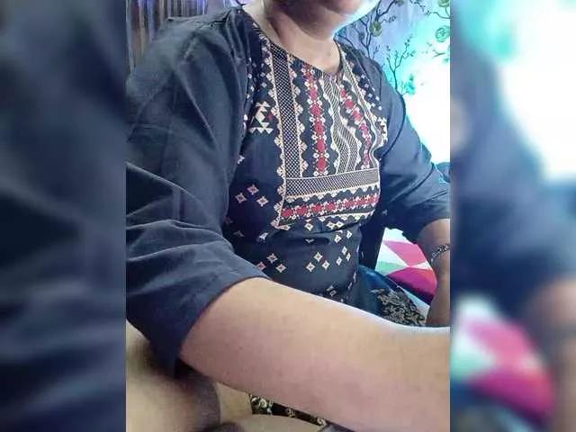 Freechat sexycharu on BongaCams