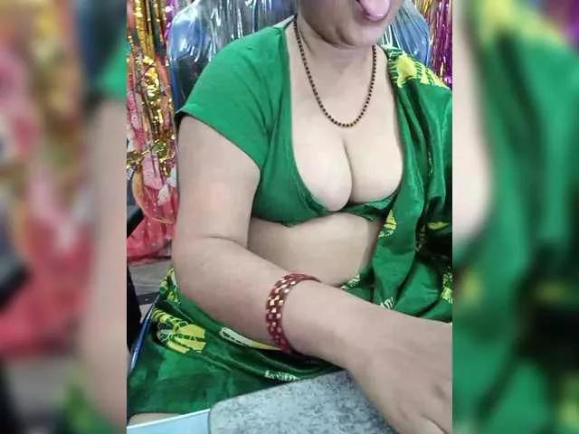 Freechat sexycharu on BongaCams