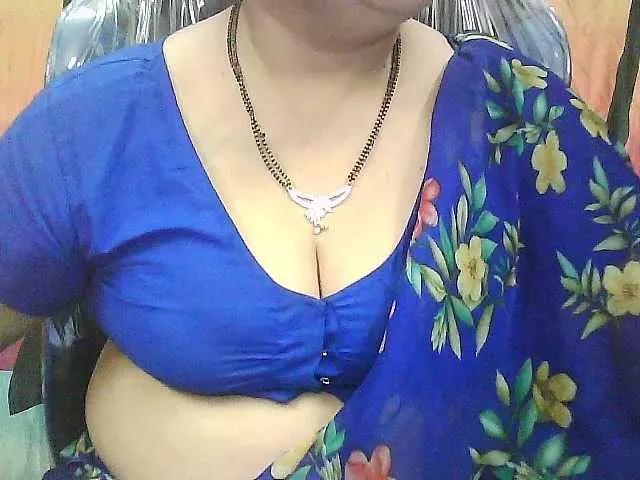 Freechat sexycharu on BongaCams