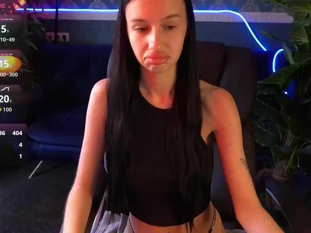 SnowWhiteee on BongaCams