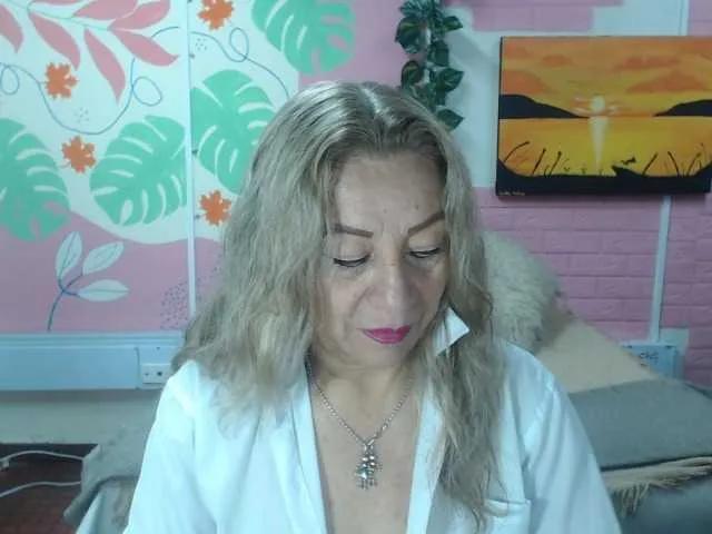 valeria-sexy — que me den nalgadas cuando me fallan el culo