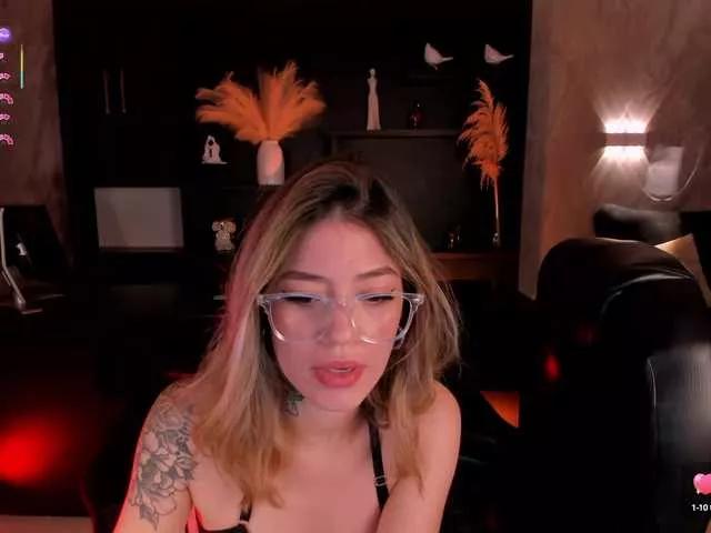 ViolettHansson on BongaCams