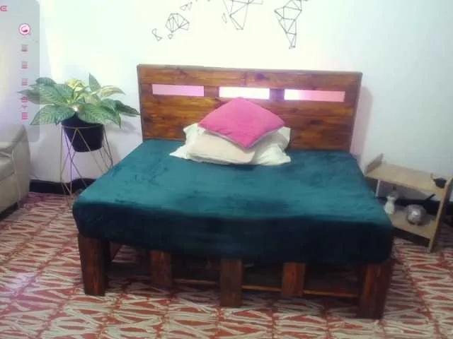 Yeseniaa25 on BongaCams