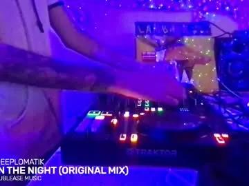 alien8720 on Chaturbate