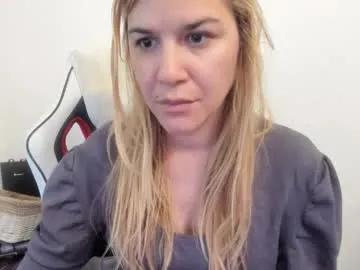 artsyandcraftsy_ on Chaturbate