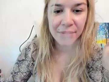 artsyandcraftsy_ on Chaturbate