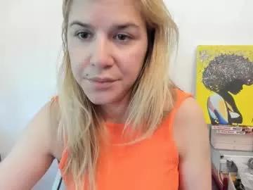 artsyandcraftsy_ on Chaturbate