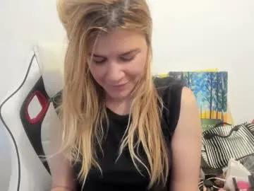 artsyandcraftsy_ on Chaturbate