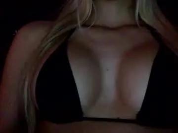 Freechat cantfitmybra on Chaturbate