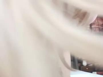 elle_luv on Chaturbate