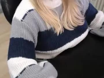 elly_petite on Chaturbate